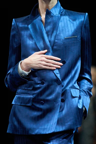 Look 60